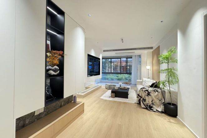 Morden 5brs with balcony belong to Lujiazui CBD