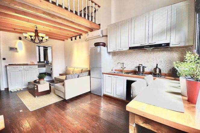 1BR, Ruijin 2nd Road, Duplex, 5-minute walk to Shaanxi South Road (Lines 1/10/12)