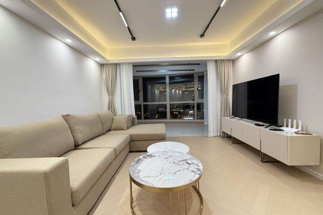 new 2brs floor heating nice balcony in Gubei pedestrain street and line 10,15 