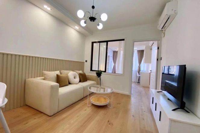 Cozy 1 br on XuanHua Rd , 3 mins  to L 2/11 JiangSu Rd St.