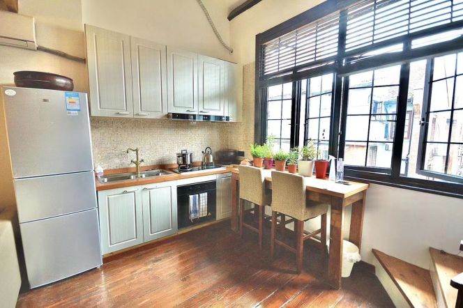 1BR, Ruijin 2nd Road, Duplex, 5-minute walk to Shaanxi South Road (Lines 1/10/12)