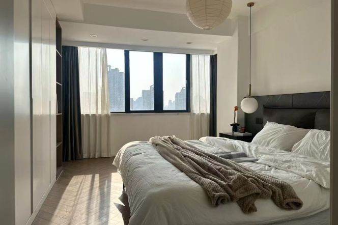 Jiaotong university spacious & nice 2br2bt with 14.8k