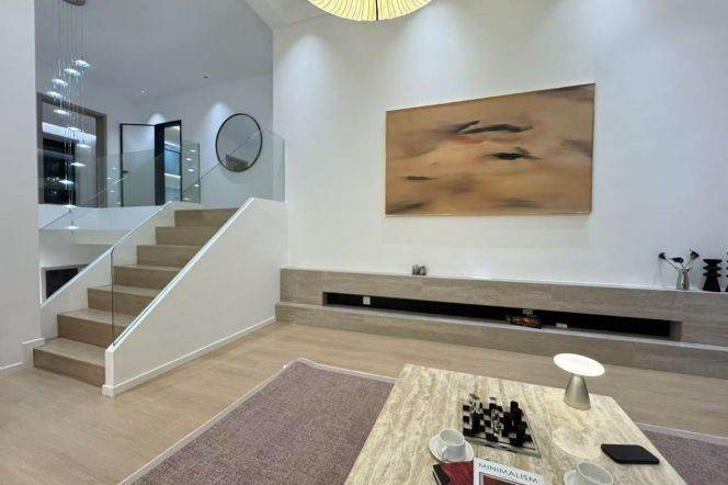 Morden 3brs plus 1 with balcony beside Century Park 