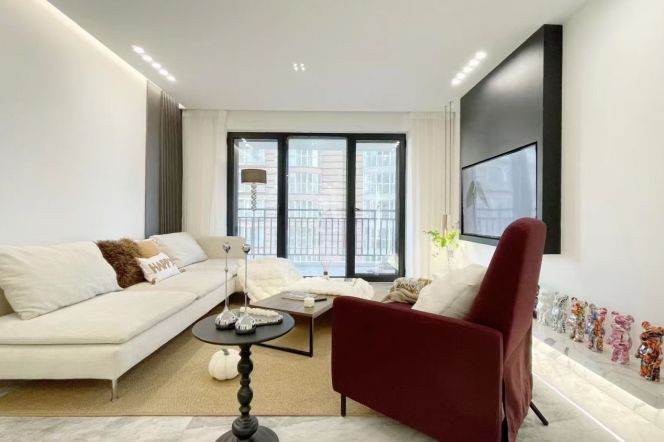 Stunning 3Beds in Jing'an with Floor Heating/Dual Metro /Double Balconies/ Full Smart Home