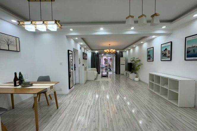 Nice balcony 2Brs/1Lr/1Bt apt nr Longde rd,M11/13