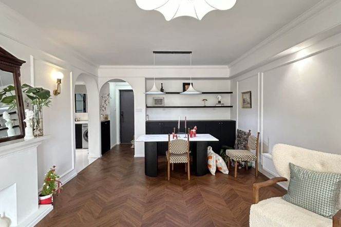 Spacious and bright 3Br/2bt@Lujiabang rd line 8/9 150sqm central ac wall heating