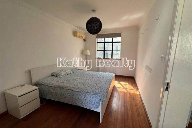 Bright 1BR APT Changshu Rd Wall heating Balcony 8.5k