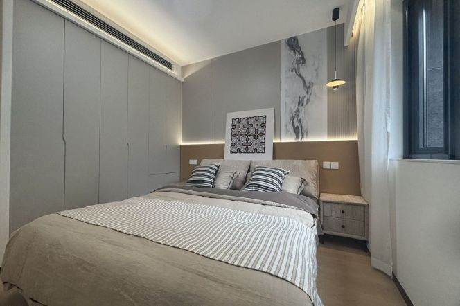 Upscale one bedroom Apt with central AC and Bathtub@Loushanguan Rd