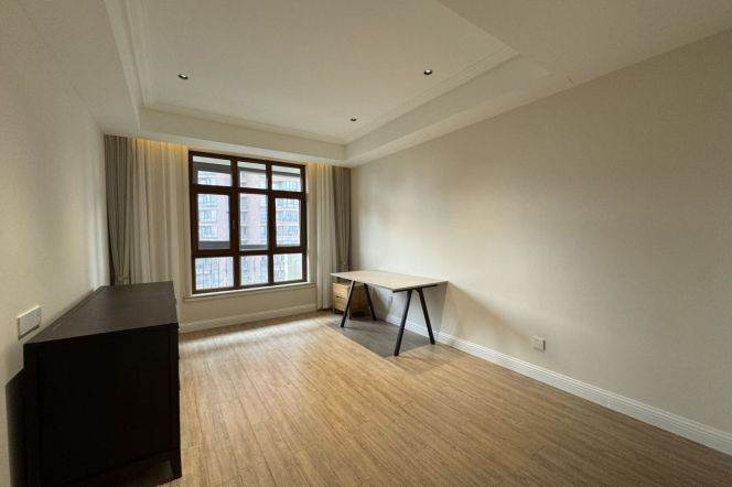 Morden 3brs with balcony and floor heating in Gubei 