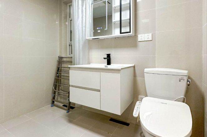 Modern 3 br in GuBei ,easy to L 10 ShuiCheng Rd St. + L 15