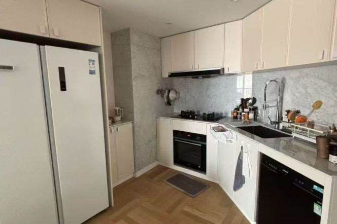 Morden 3brs with floor heating and balcony in  central downtown