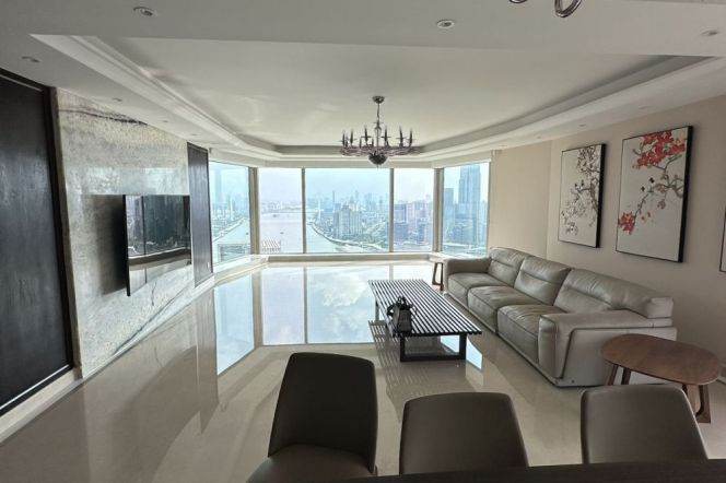 Morden 4brs with river view and balcony in Lujiazui