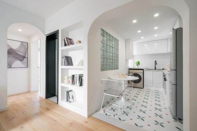 Great view 2Brs/1Lr/1Bt apt nr Xujiahui,M1/4/9/11