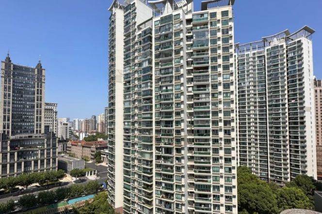 Brand new decoration 3brs with floor heating in central Xujiahui 