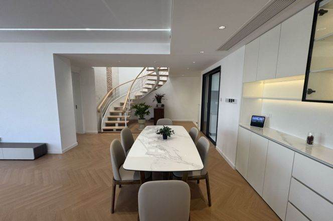 Penthouse 4br+1/4bt@ Longxi rd line 10 with huge private terrace 350sqm 