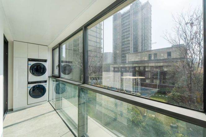 Modern 3Brm Near Line 11/15 Shanghai West Railway Station