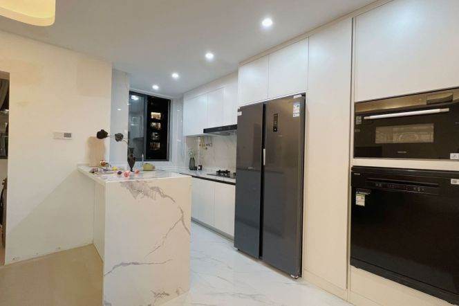 Morden 4brs with floor heating   beside Century Park