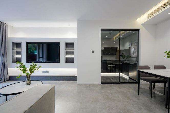 big size 1 bedroom with nice garden floor heating in top 2 compound in  Xujiahui 15K