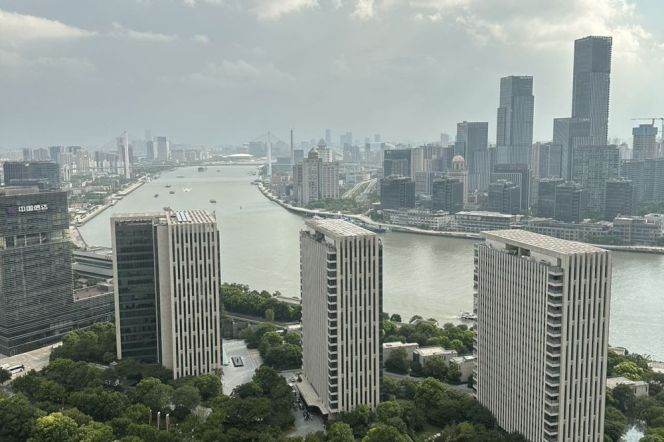 Morden 4brs with river view and balcony in Lujiazui