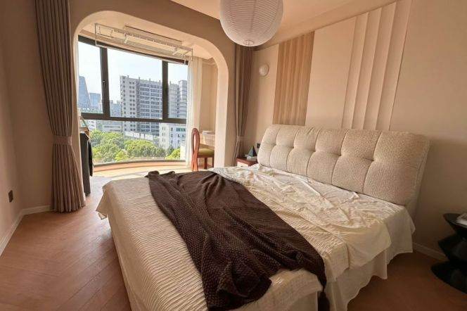 High rise Bright 1br apt,CA,floor heating,close to Caohejing,Line 9