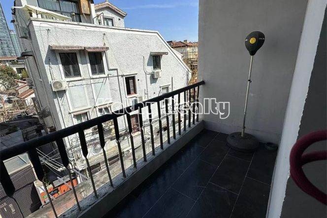 Bright 1BR APT Changshu Rd Wall heating Balcony 8.5k