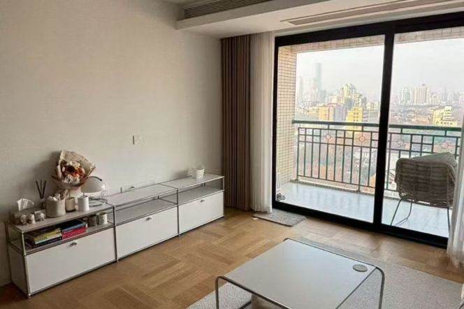 Morden 3brs with floor heating and balcony in  central downtown