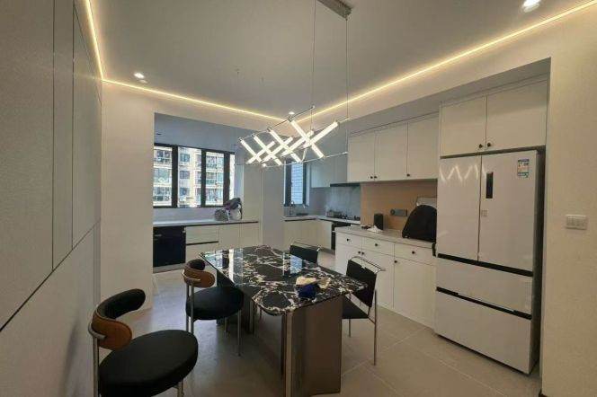 Morden 2brs with floor heating and balcony near Huang pu river