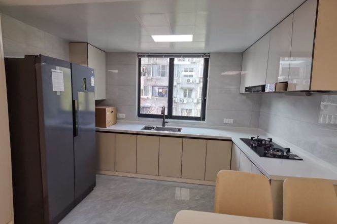 Renovated 1br apt with big kitchen,close to Laowaijie,Line10