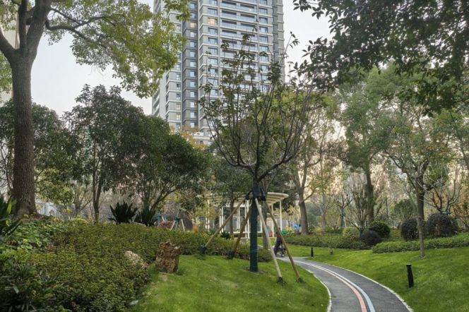 Morden 4brs with floor heating and balcony near Huang pu river