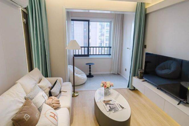 Stylish 1 br near NYU shanghai ,easy to L8 LingZhaoXinCun St.