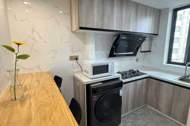 Yishan rd 1BR 1LR@L3/4/9,elevator/bright room/Nice deco&location