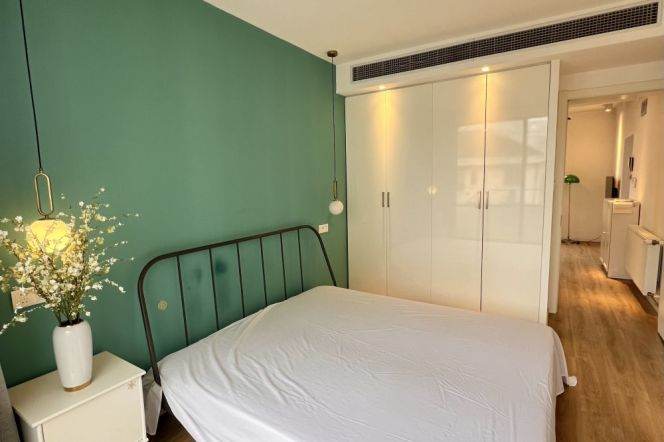 Comfy Apt. w. Outdoor balcony Near line 9 