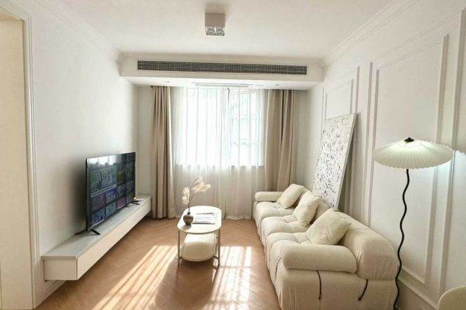 Damuqiao rd 1BR 1LR@L12/4,central AC/bright room/big living room