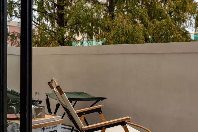  Fancy Old Building High-ceiling 3+1brs with Balcony near Line 10/11 Jiaotong University St.