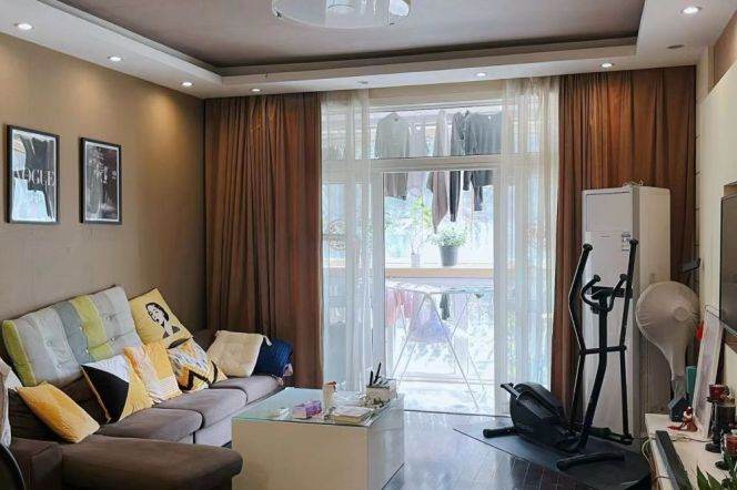 Looking for a nice roommate in a 2-bedrooms apartment in Jingan area