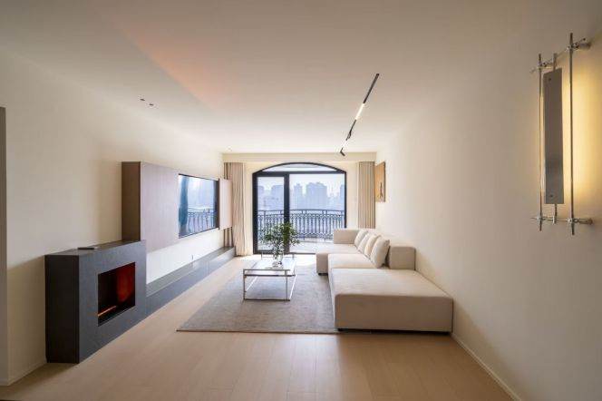 Huge livingroom@2brs with balcony near Yuyuan