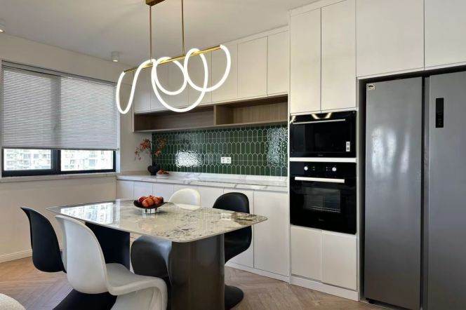 West Yan'An rd station two bedrooms