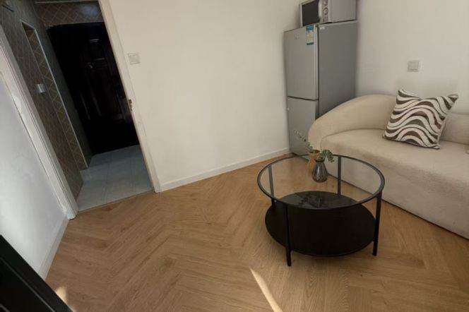 Nice 1br/1lr @jiangsu rd sta 5.4k