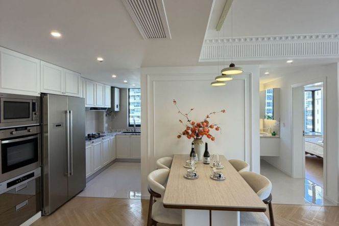 Brand new decoration 2brs with floor heating  belonged to Xintiandi area,