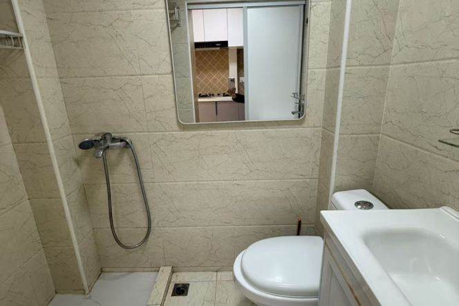 Nice 1br/1lr @jiangsu rd sta 5.4k