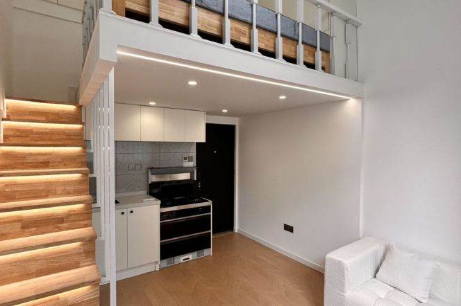 Exquisite duplex 1BR with floor heating & 4 mins walk to L13