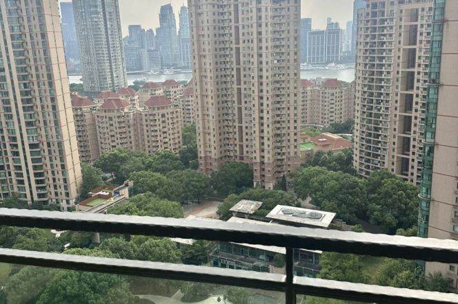 Morden 4brs with river view and balcony in Luiazui