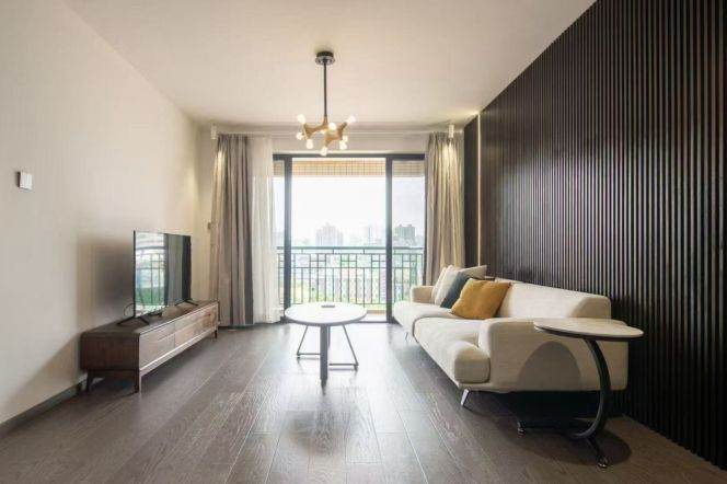 Morden 2brs with floor heating and balcony in central downtown 