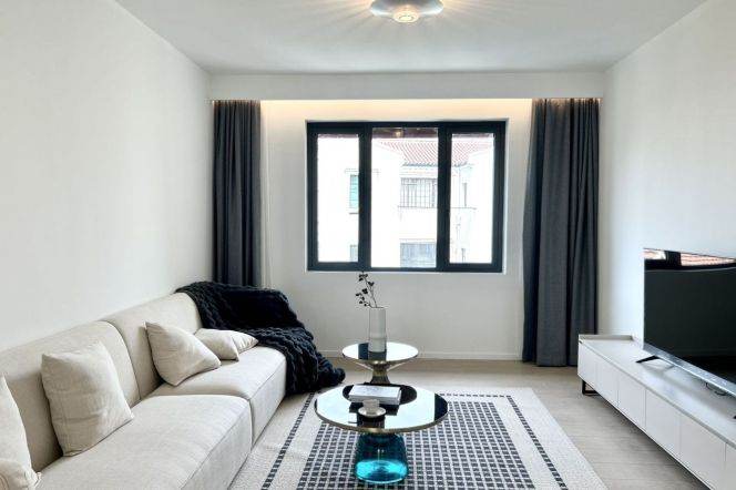 Spacious and bright 3Br+1/2bt@Hengshan rd 138sqm floor heating and balcony
