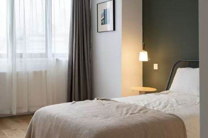 modern big 2brs wall heating open kitchen nice view in Xintiandi 20K