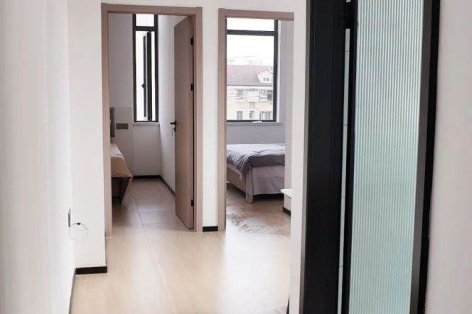 Quality 2br apt in Jing'an Nr Line2&11 JiangsuRd