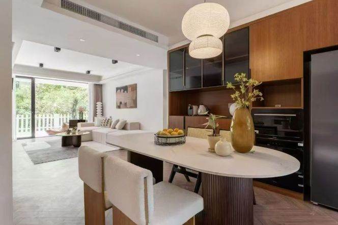 xuhui,big yard,3 br,2baths ,nice deco ,modern design 