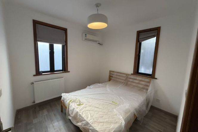 New Deco 1BR APT Yard wall heating Changshu Rd 8.8k