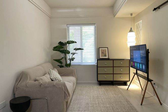 Spacious and bright 2br/1bt@Longyang rd with sunny private garden