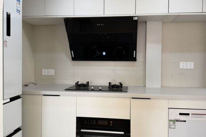 Great sunshine 3Br-2bathr 150Sqm on Xinhua rd | Jiaotong University metro L10/11